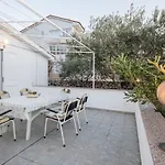 Mate בית הארחה 4*
